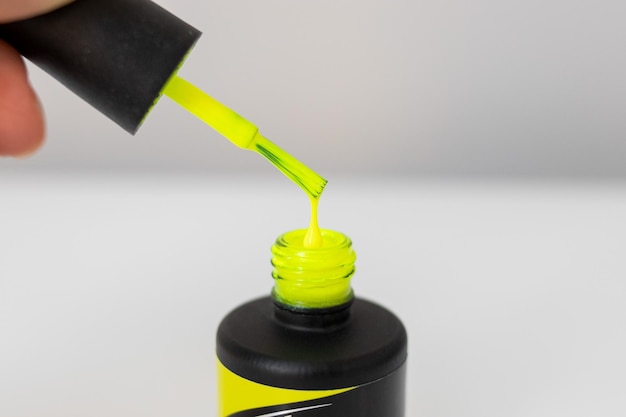Frasco com esmalte de gel para manicure e pedicure frasco amarelo neon de esmalte amarelo