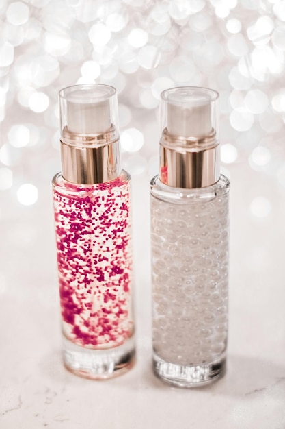 Frasco de loção de emulsão de soro de gel de base de maquiagem de férias e cosméticos de cuidados com a pele e corpo de luxo com glitter prata para anúncios de marcas de beleza