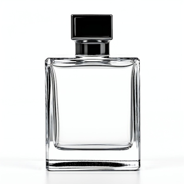 Frasco de perfume isolado em fundo branco