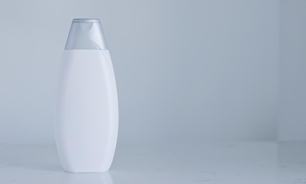 Frasco de recipiente cosmético de rótulo em branco como maquete de produto em fundo cinza