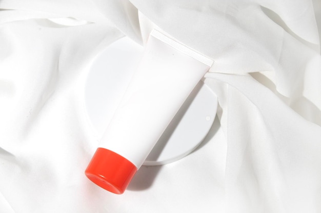 Frasco de tubo de maquete para tratamento de loção creme conta-gotas de marca de produto cosmético para cuidados com a pele