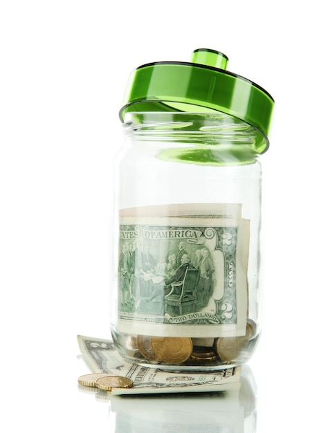 Foto frasco de vidro com dinheiro isolado no branco