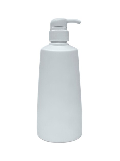 Frasco de xampu em branco no fundo branco isolado