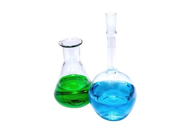 Frascos químicos com líquido verde e azul sobre fundo branco