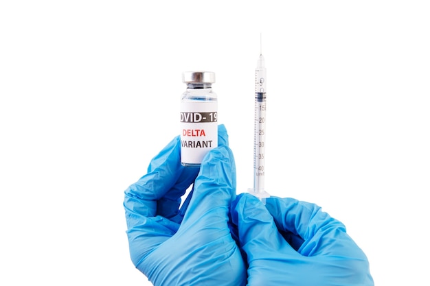 Frascos de vacunas covid - variante 19 delta, viales de medicina e inyección de jeringa aislado en blanco. Coronavirus DELTA 2019-ncov.