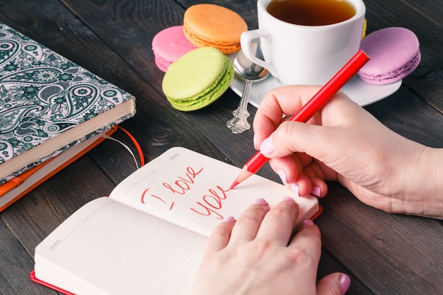 Frase sobre o amor escrito no caderno