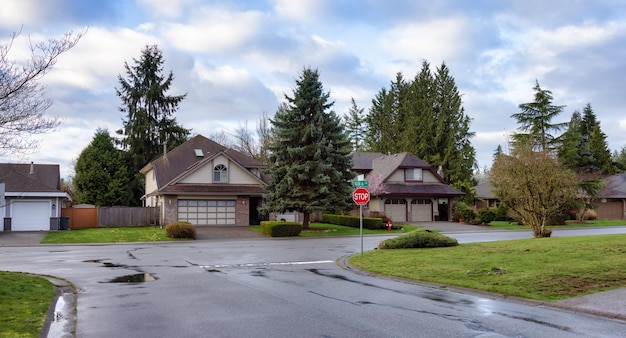 Fraser Heights Surrey Vancouver BC Canada Street view en el barrio residencial