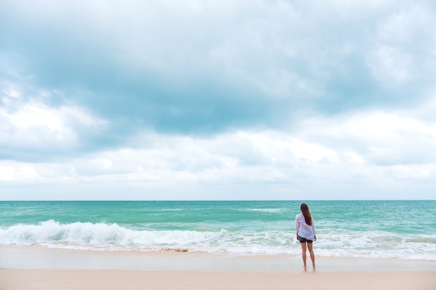 Frau am Meer