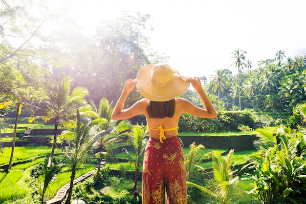 Frau bei Tegalalang Reisterrasse in Bali