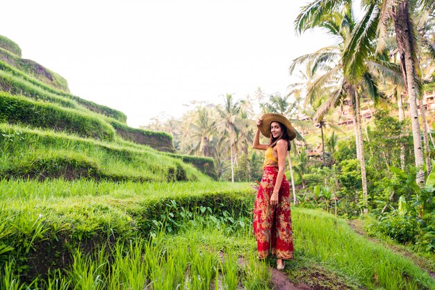 Frau bei Tegalalang Reisterrasse in Bali