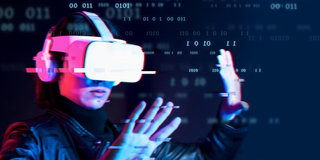Frau, die Gerät der virtuellen Realität für Unterhaltung verwendet