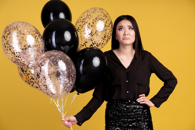 Foto frau, die spaß auf einer party hat