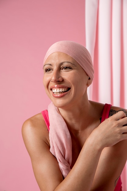 Foto frau erholt sich nach brustkrebs