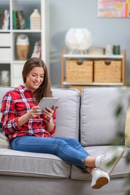 Frau hat einen Videoanruf