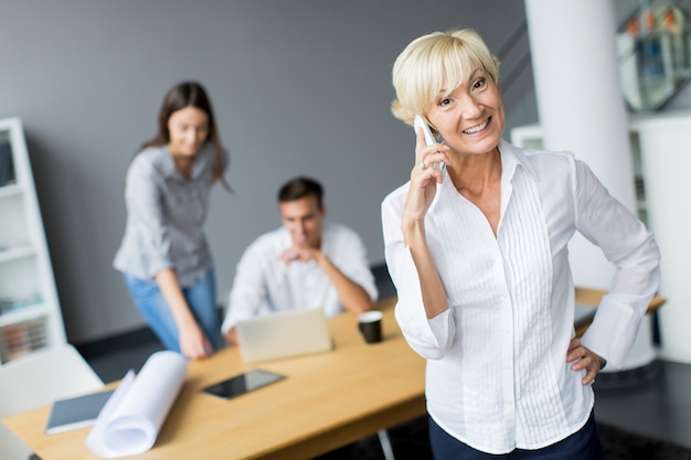 Frau im Büro