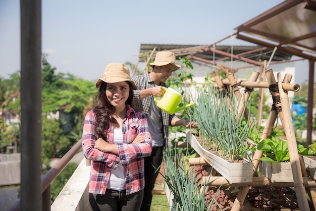 Frau in ihrer Farm