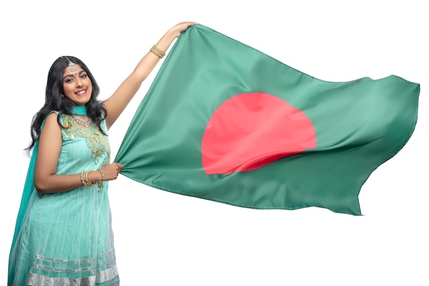 Frau mit Bangladesch-Flagge