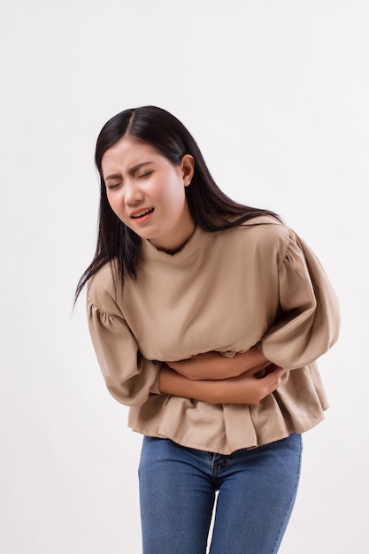 Frau mit Bauchschmerzen, Menstruationsbeschwerden, Bauchschmerzen, Lebensmittelvergiftung