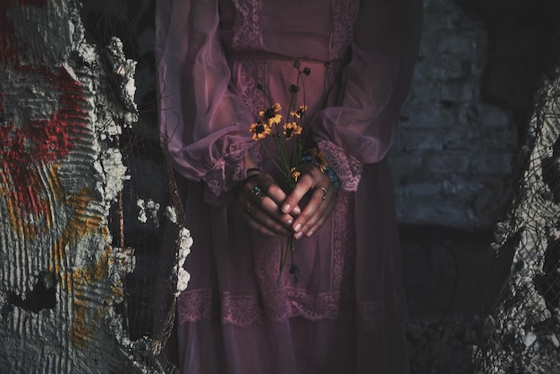 Frau mit Blumen