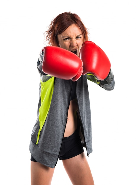 Frau mit Boxhandschuhen