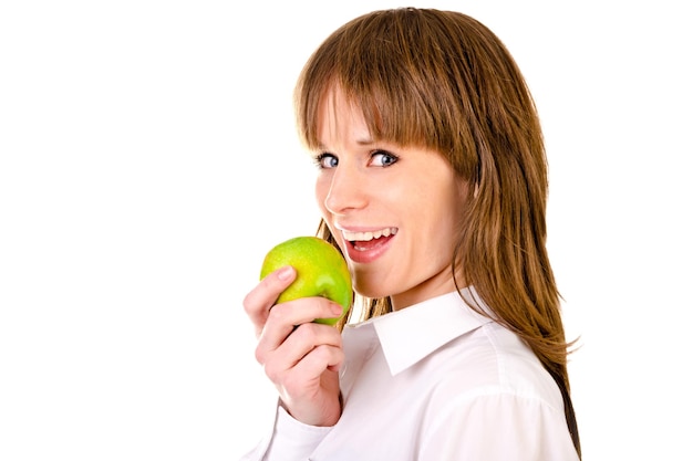 Frau mit dem Apfel getrennt auf einem weißen Hintergrund