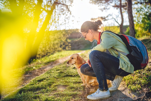 Frau mit einem Hund