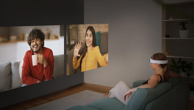 Frau mit Headset kommuniziert drinnen über virtuelle Realität mit Freunden