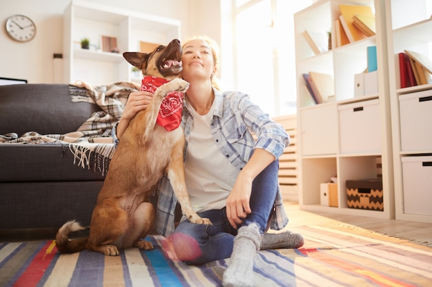 Frau mit schäferhund