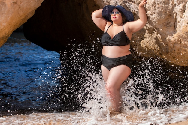 Frau mit schwarzem Bikini