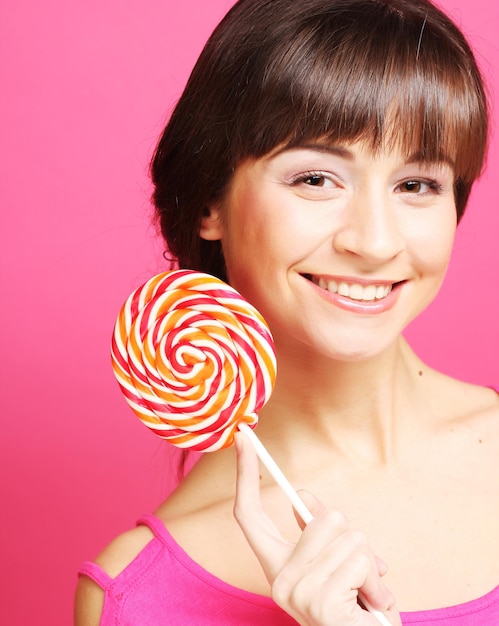 Frau mit Süßigkeiten