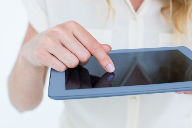 Frau mit TabletPC