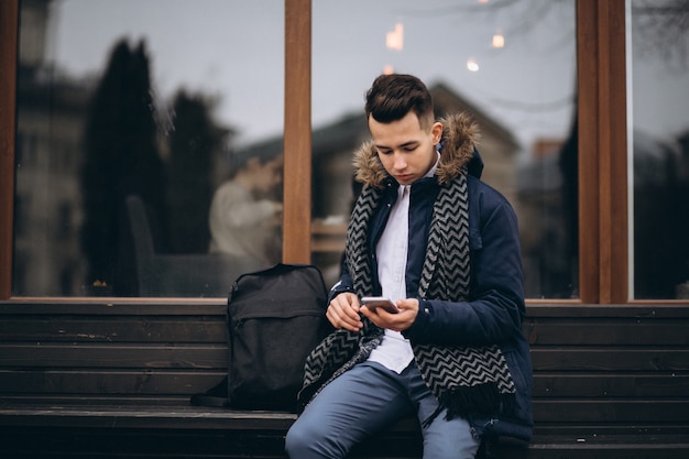 Frau mit Telefon