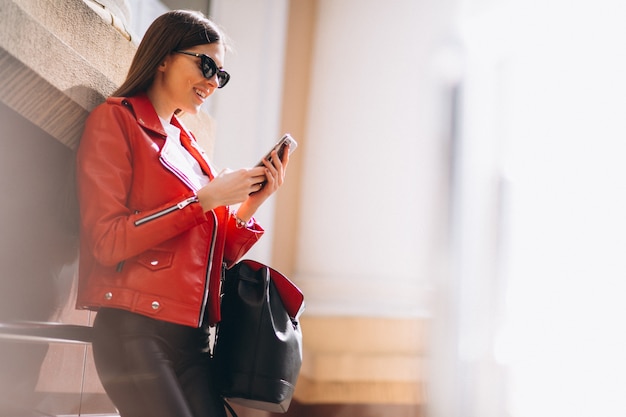 Frau mit Telefon