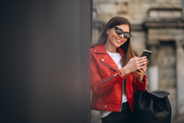 Frau mit Telefon