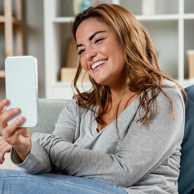 Foto frau mit telefon