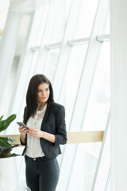 Frau mit Telefon