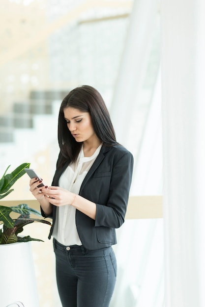 Frau mit Telefon