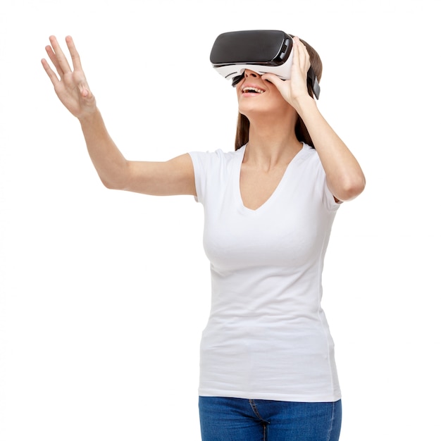 Frau mit Virtual-Reality-Brille