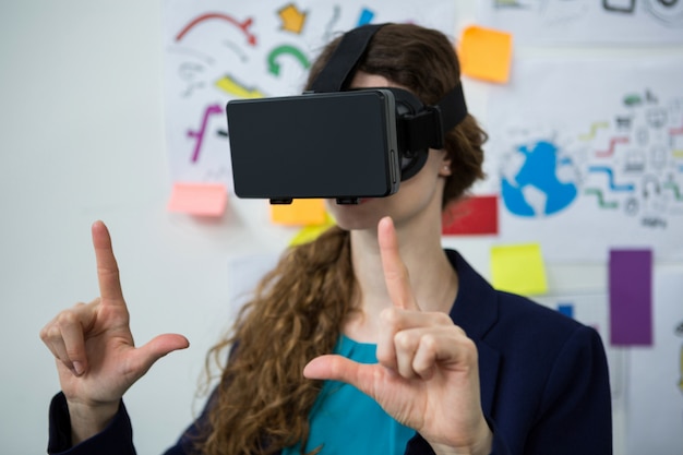 Foto frau mit virtual-reality-headset