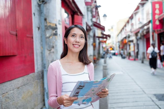 Frau sucht Standort in Macau City