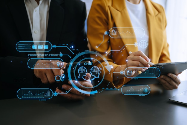 Frau und Mann verwenden Chat-Bot in Smartphone-Intelligenz Ai Chat mit Künstlicher Intelligenz von OpenAI entwickelt generieren Roboter in Online-System in modernen Büros