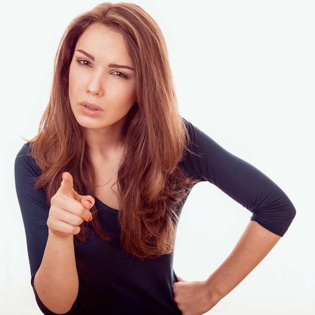 Frau zeigt mit dem Finger auf dich