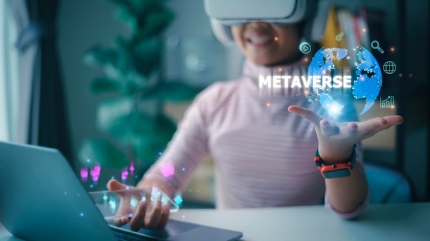 Frauen, die eine VR-Brille tragen, haben ein virtuelles globales Internetverbindungs-Metaverse mit einer neuen Erfahrung in einer virtuellen Metaverse-Welt Metaverse-Technologiekonzept Innovation von Futuristisch