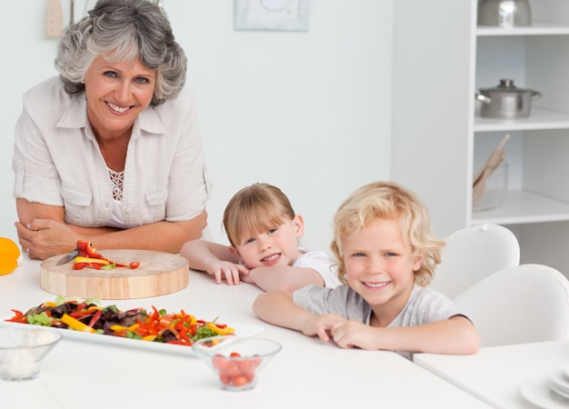 frauen freizeit kaukasier schwester genuss jugend