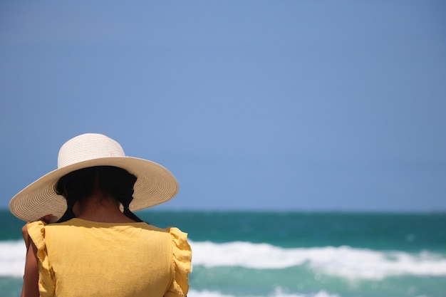 Frauentourist auf dem Strand