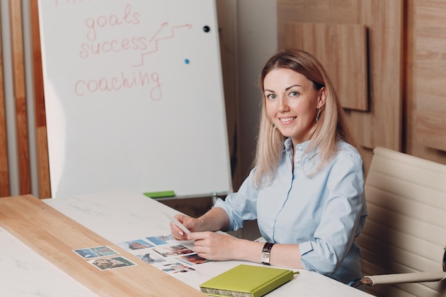 Frauentrainer-Coaching mit OH-Karten Indoor-Trainingspsychologie.