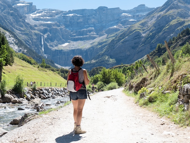 Frauenwanderer und cirque de Gavarnie