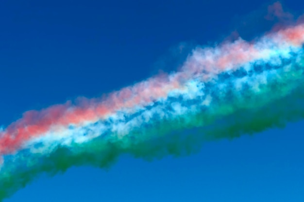 Frecce Tricolori Italien, akrobatisches Flugteam, Bildung italienischer Flagge, roter, weißer und grüner Rauch
