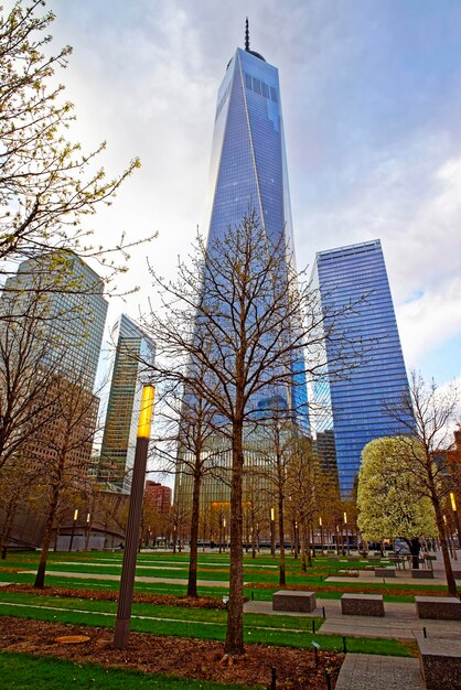 Freedom Tower no centro financeiro em Lower Manhattan, Nova York, EUA. À noite