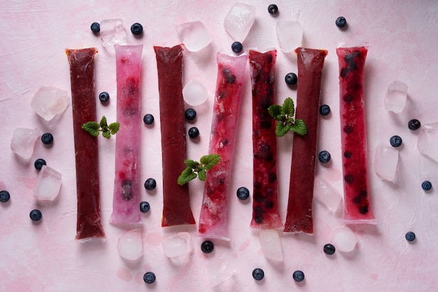 Foto freezies brasileiros típicos com natureza morta de frutas